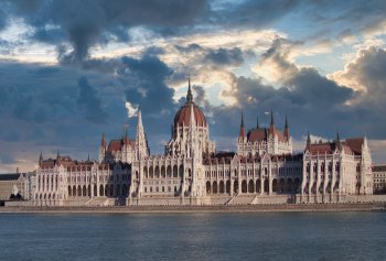 Attilapergel hungarian parliament building 6995487